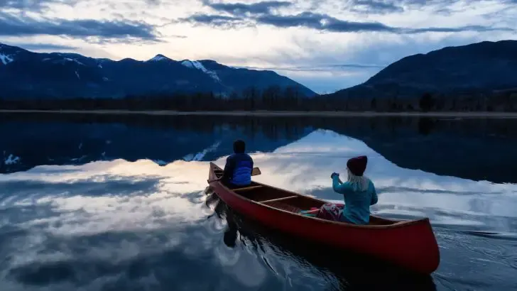 couple canoeing in the night