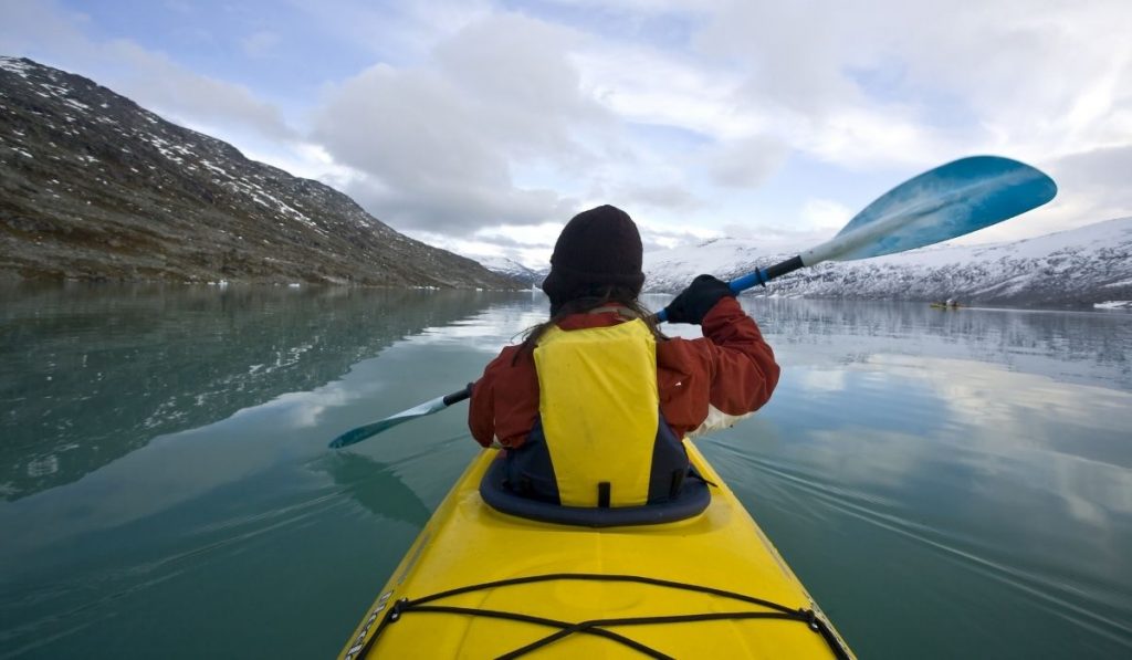 woman kayaking in the winter - ss220324
