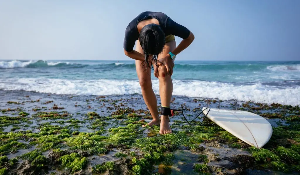 Woman surfer got knee injury while surfing near the reef area