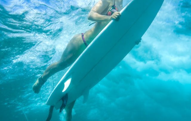 Surfer surfing under the wave - ee220812