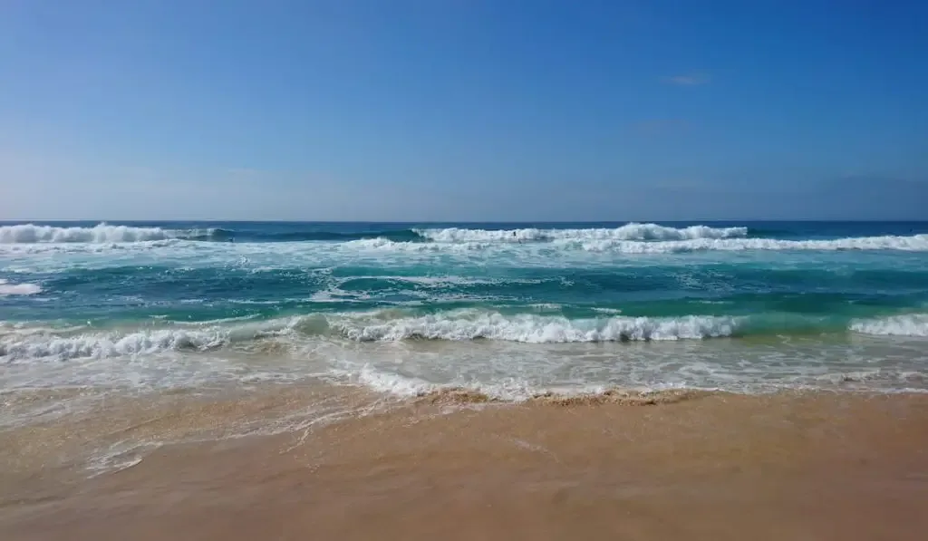 bar waves on the beach 